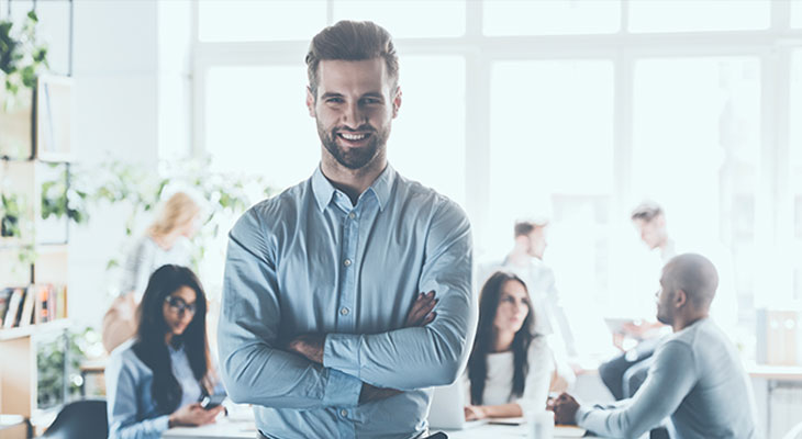 Comment développer une attitude accueillante et de considération?